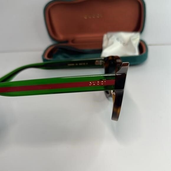 Gucci Tortoiseshell Sunglasses with Red and Green Stripes - Picture 13 of 13